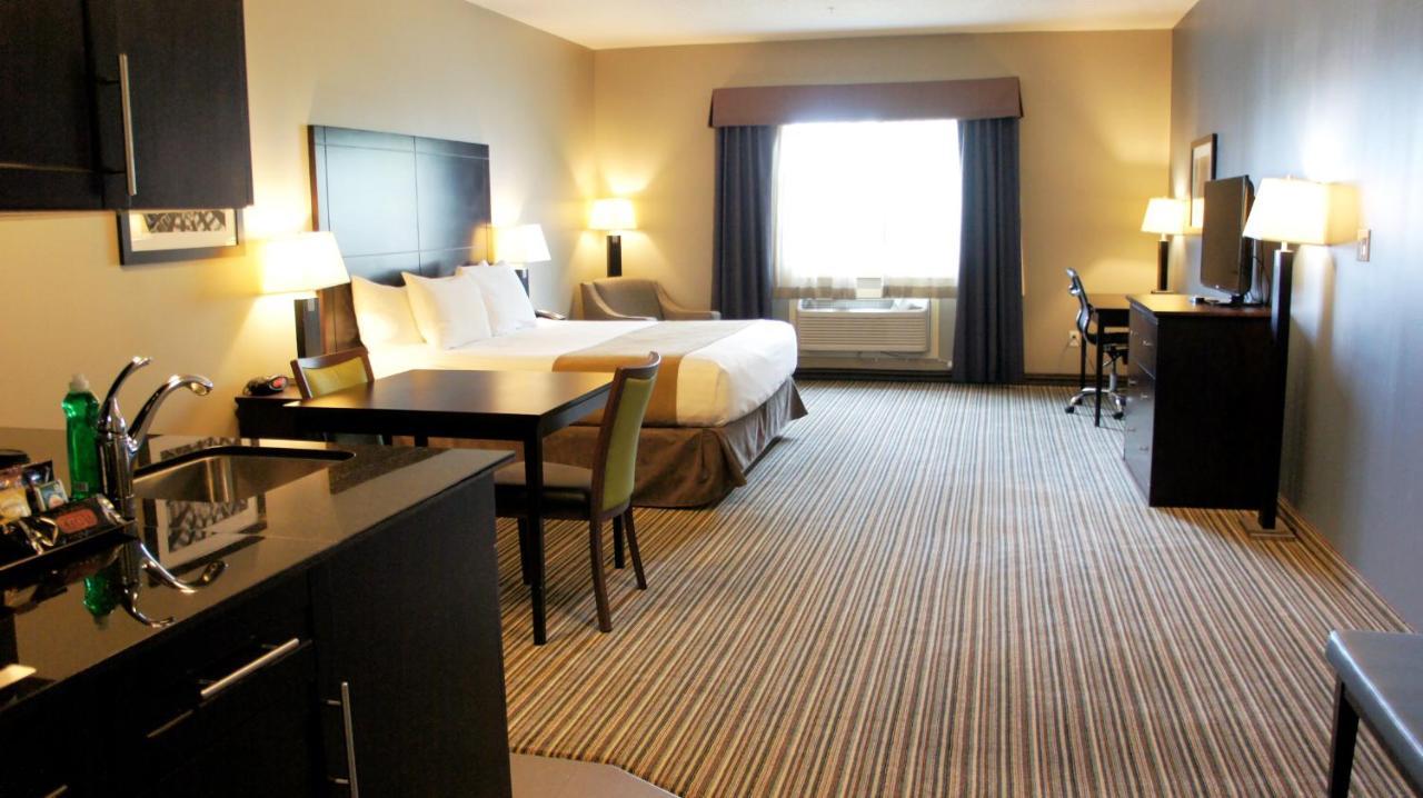 Best Western Plus Fort Saskatchewan Inn & Suites Exterior photo