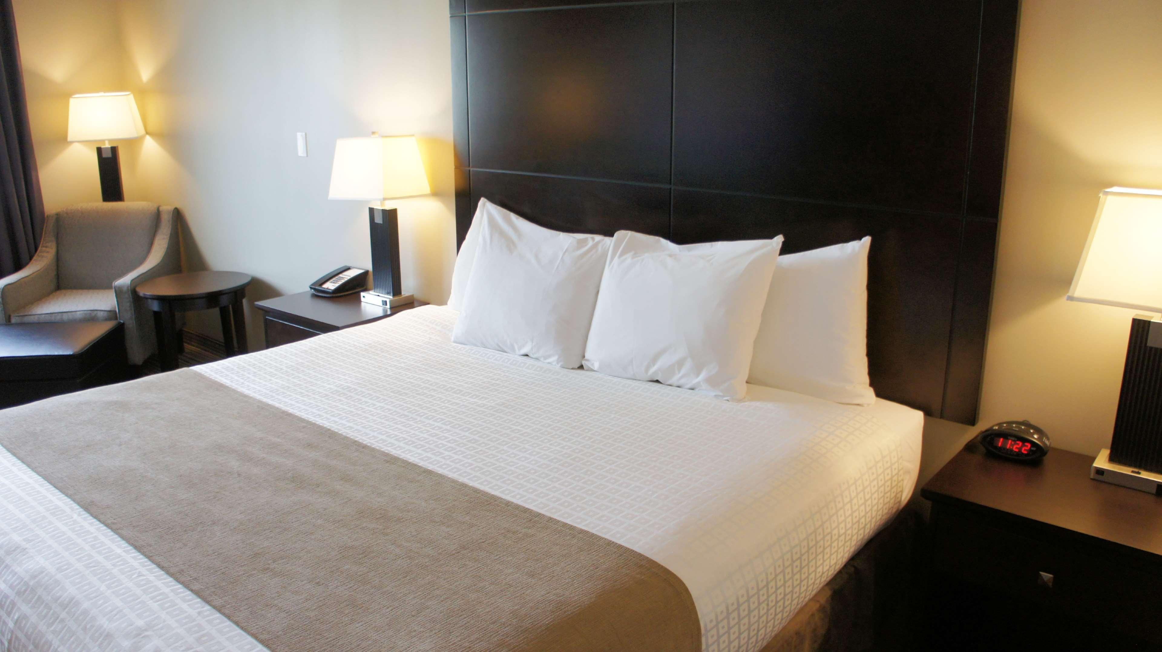 Best Western Plus Fort Saskatchewan Inn & Suites Exterior photo