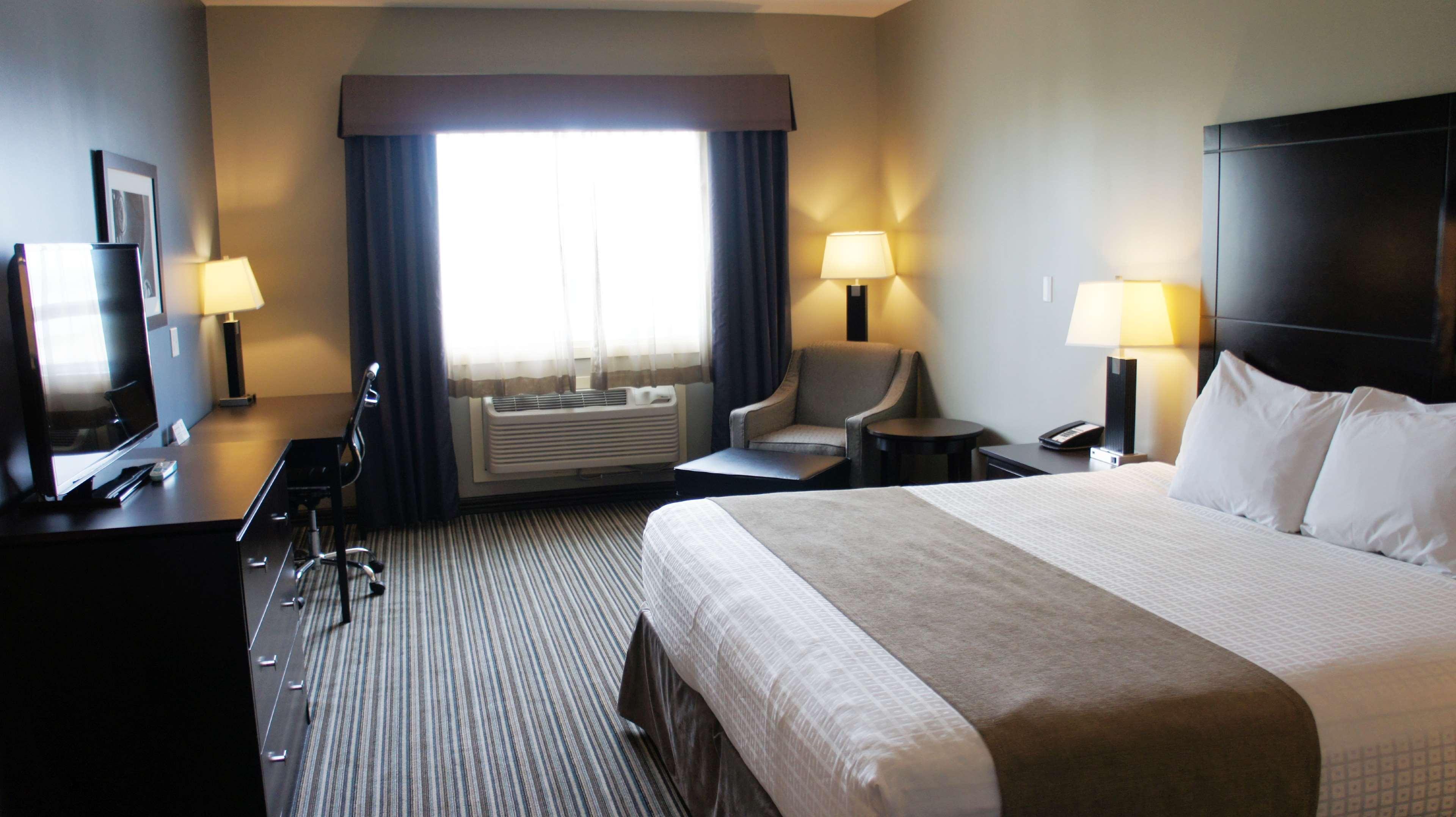 Best Western Plus Fort Saskatchewan Inn & Suites Exterior photo