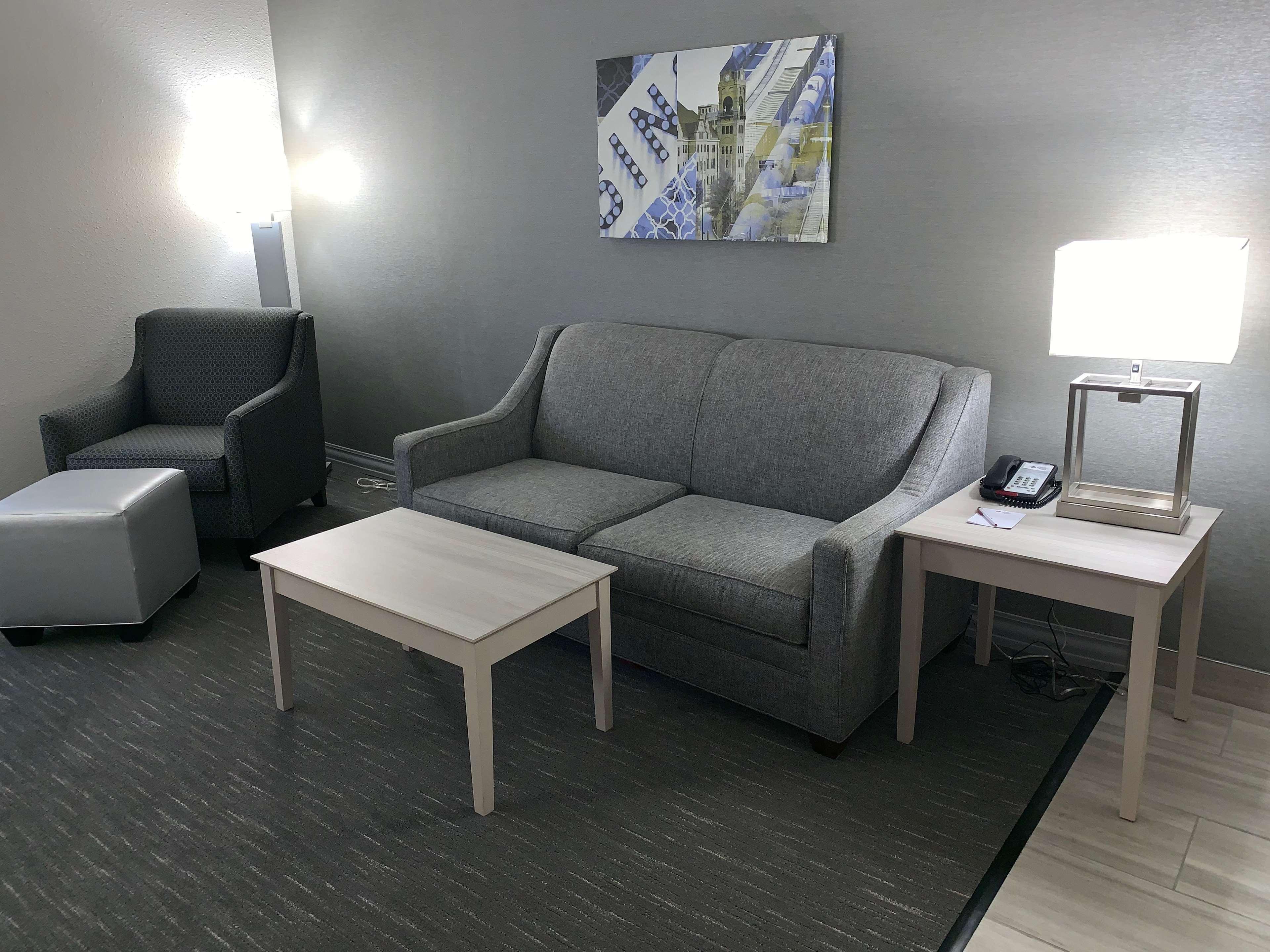 Best Western Plus Fort Saskatchewan Inn & Suites Exterior photo