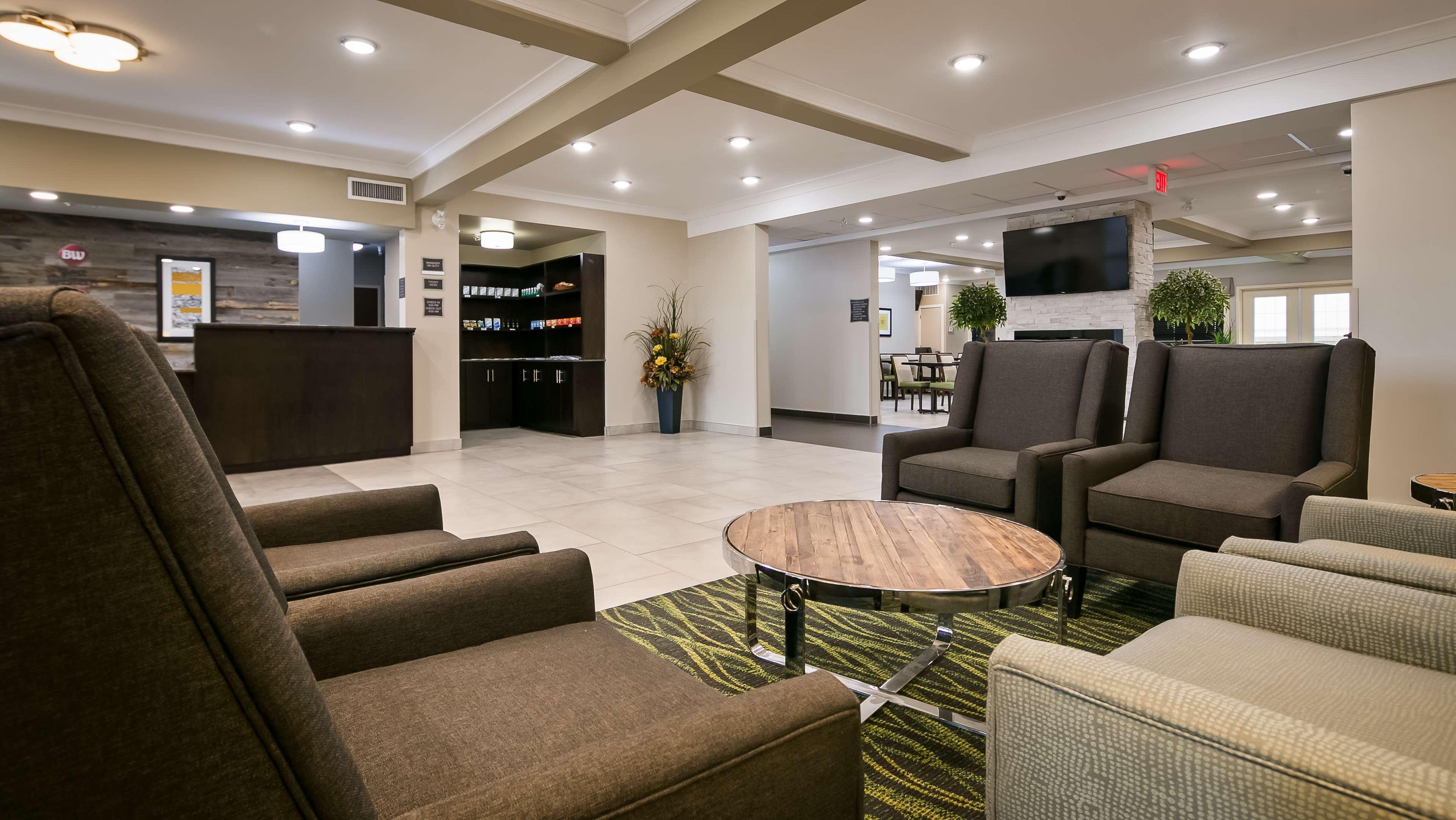 Best Western Plus Fort Saskatchewan Inn & Suites Exterior photo
