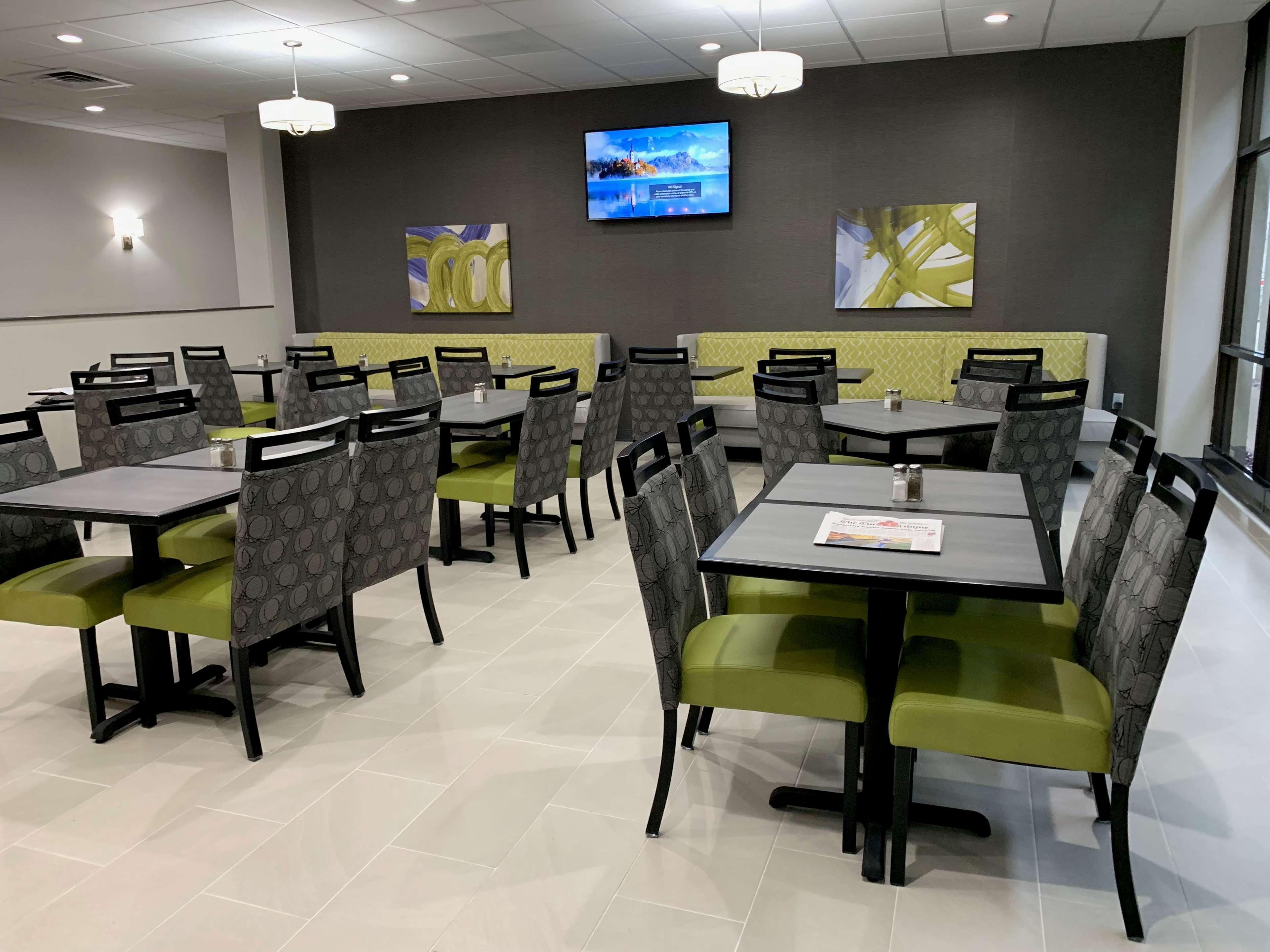 Best Western Plus Fort Saskatchewan Inn & Suites Exterior photo