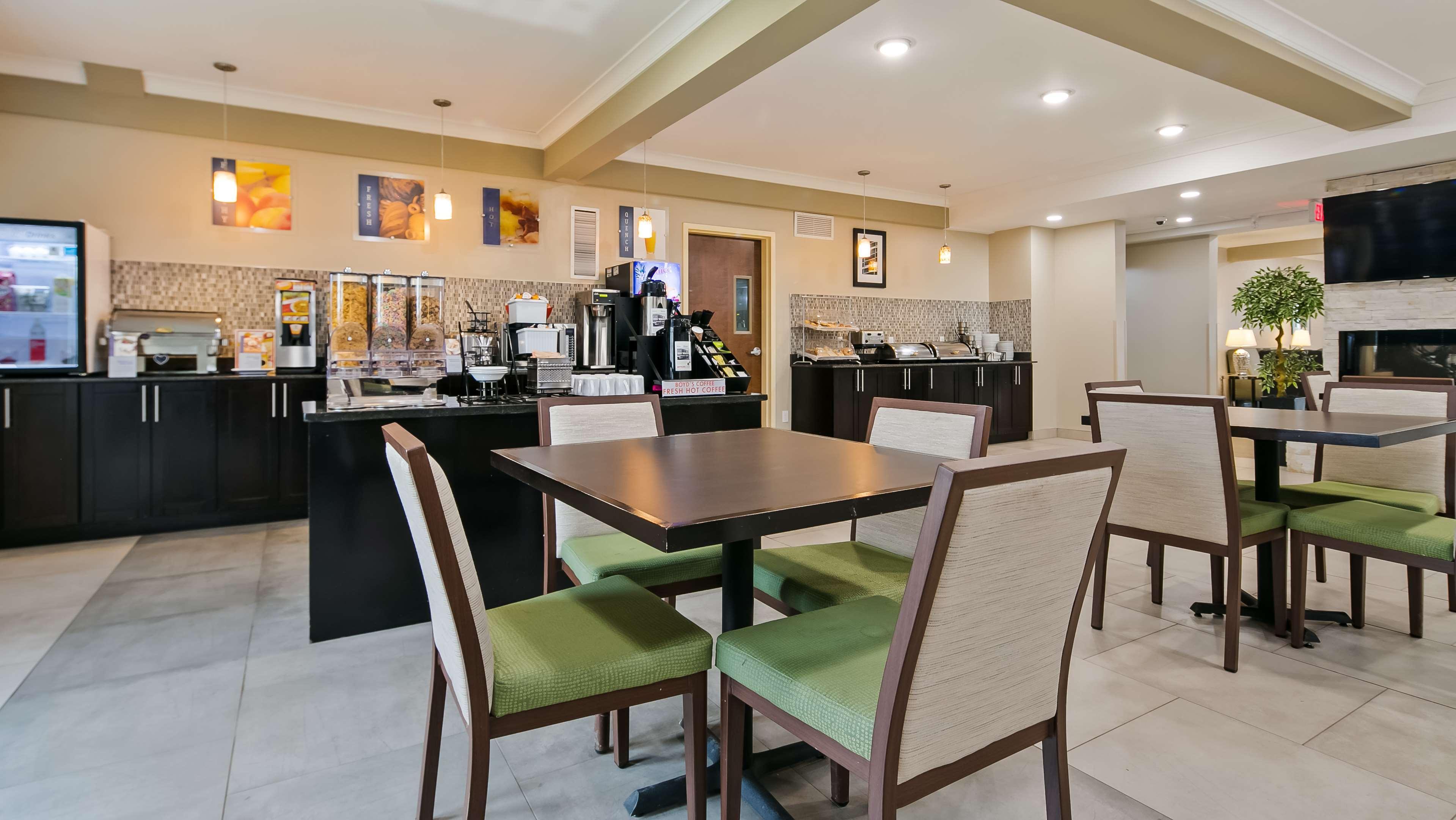 Best Western Plus Fort Saskatchewan Inn & Suites Exterior photo