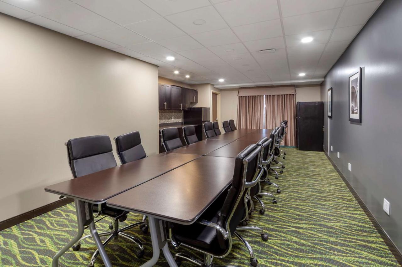 Best Western Plus Fort Saskatchewan Inn & Suites Exterior photo