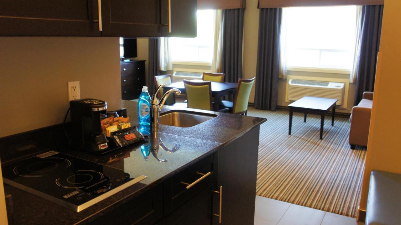 Best Western Plus Fort Saskatchewan Inn & Suites Exterior photo