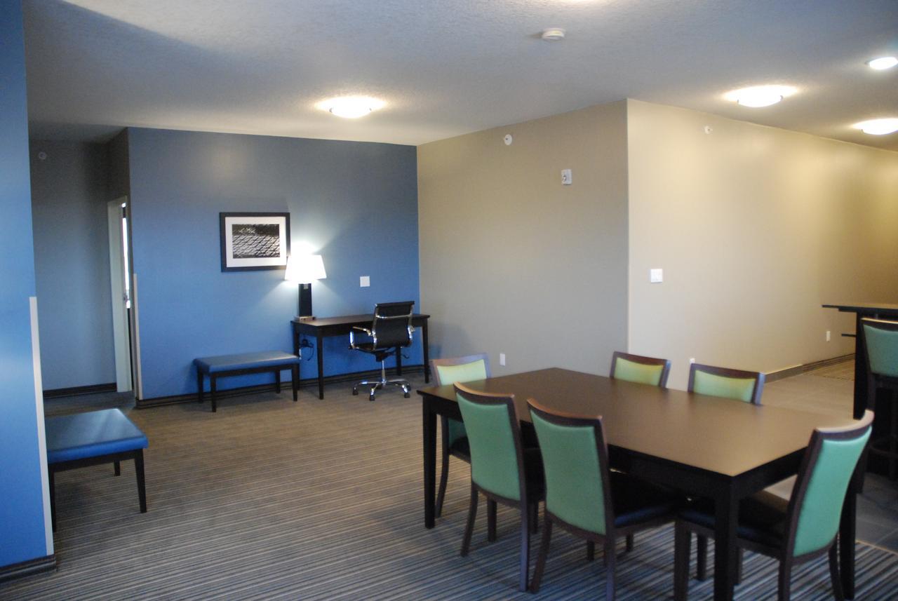 Best Western Plus Fort Saskatchewan Inn & Suites Exterior photo